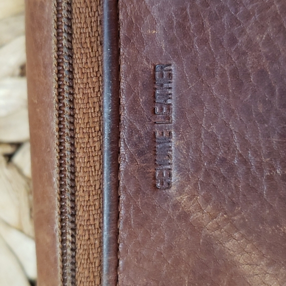 Vintage Fossil Leather Wallet w/ Checkbook - Picture 3 of 10